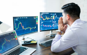 Pros and Cons of Day Trading for a Living