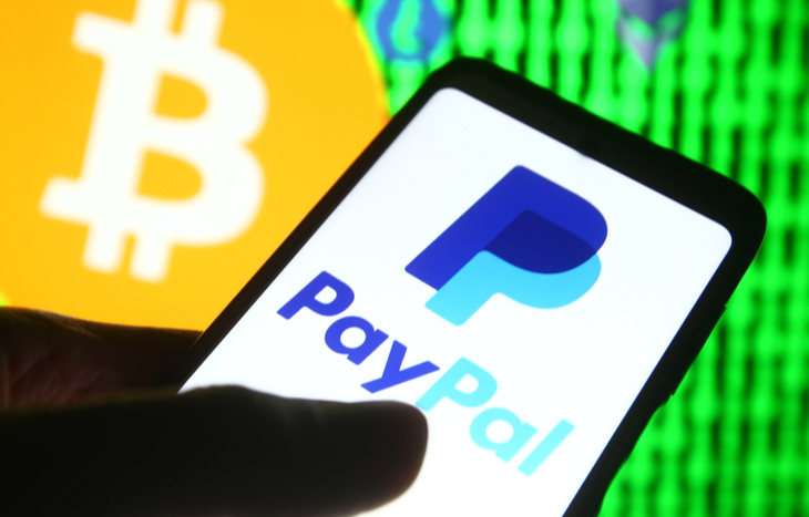 Someone paying for something using the PayPal Crypto Checkout