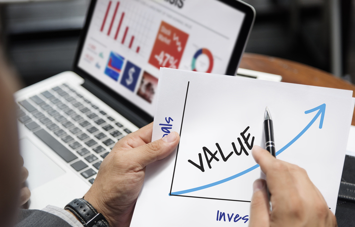 Finding undervalued stocks with a value chart