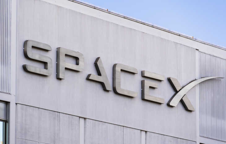 Learn how to invest in SpaceX by indirect means